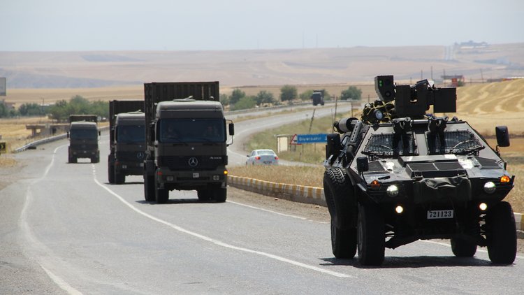 Sınıra askeri sevkıyat ve DEAŞ unsurlarına atışlar sürüyor
