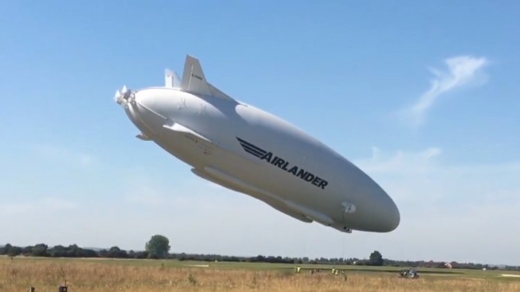 Dünyanın en büyük hava aracı iniş sırasında çakıldı