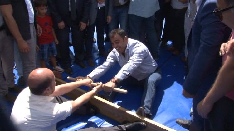 Bilal Erdoğan ve Hamza Yerlikaya'nın güreşi eşitlikle sonuçlandı