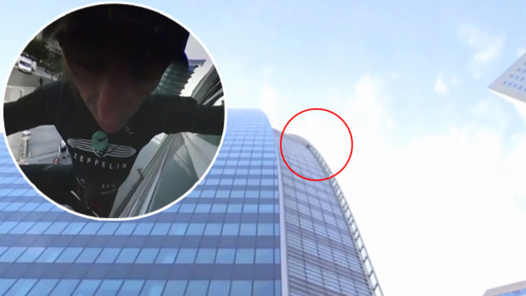 Örümcek Adam Paris'te ortaya çıktı