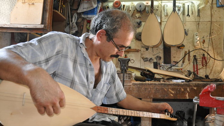 Bağlama yapmayı öğretebileceği çırak bulamıyor