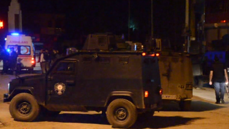 Ağrı Doğubeyazıt'ta polis lojmanlarına saldırı