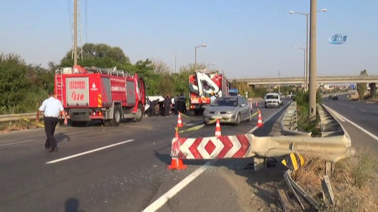 Bariyerlere çarpan otomobil ikiye bölündü: 1 ölü 2 yaralı
