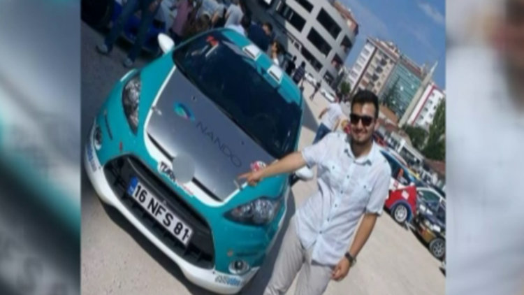 Otomobilin kendisine çaptığı o anları saniye saniye kaydetti