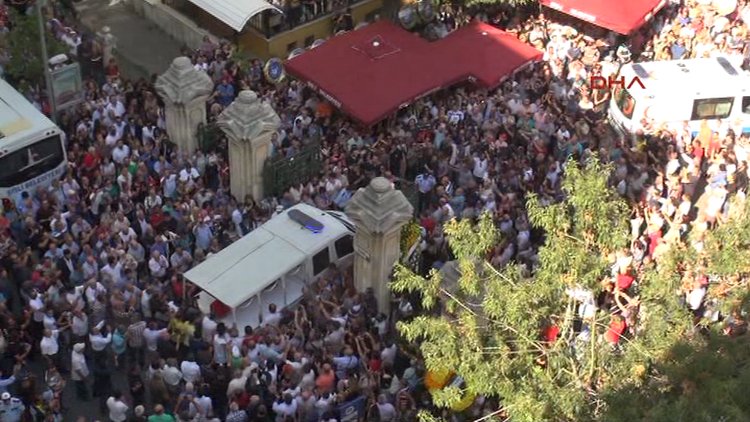 Tarık Akan'ın cenazesi Teşvikiye Camii'nde
