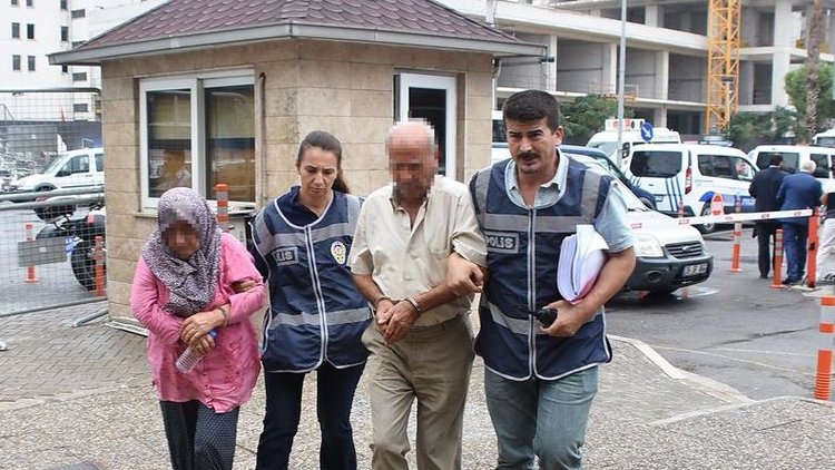 Öldürdükleri kızlarının kemiklerini kolide sakladılar!