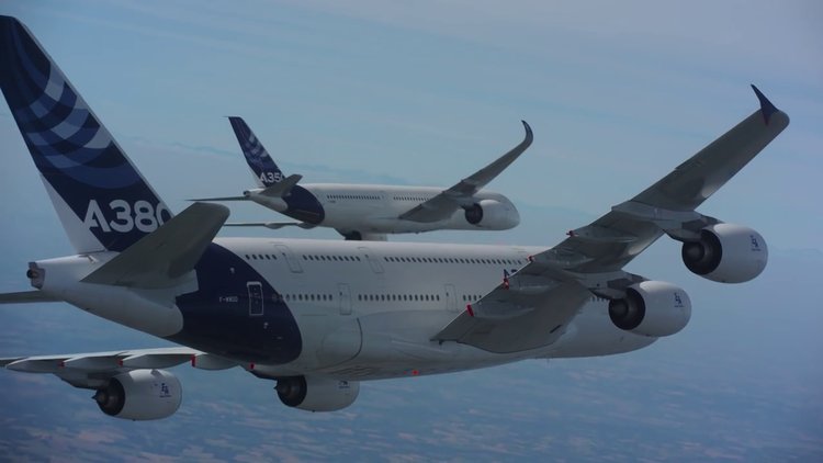 Yolcu uçaklarından müthiş şov