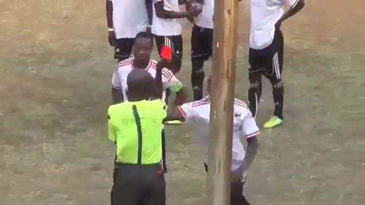 Kırmızı kart gören futbolcu cinnet getirdi