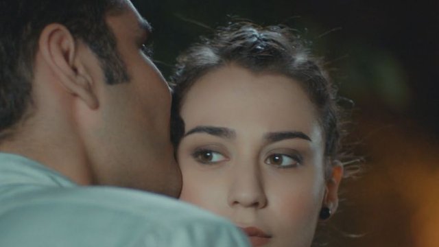 İpek ve Kerem artık sevgili!