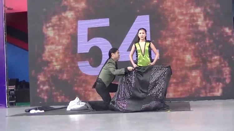 Dünyanın en hızlı kostüm değiştiren kadını