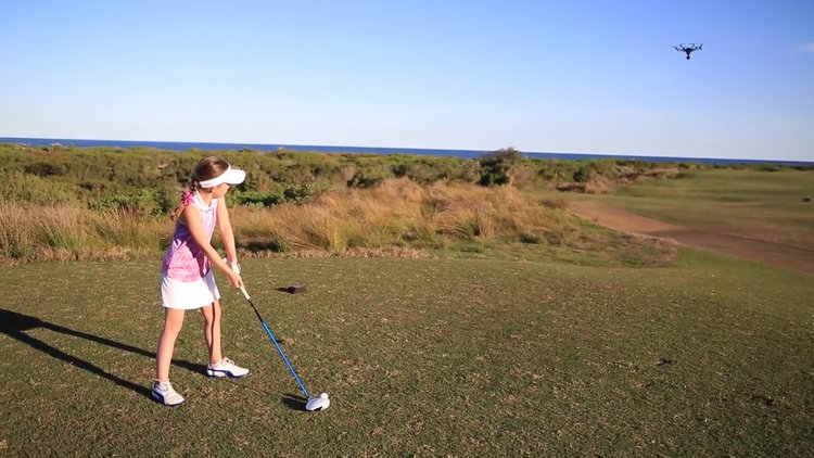 Golf oynarken drone düşüren ufaklık