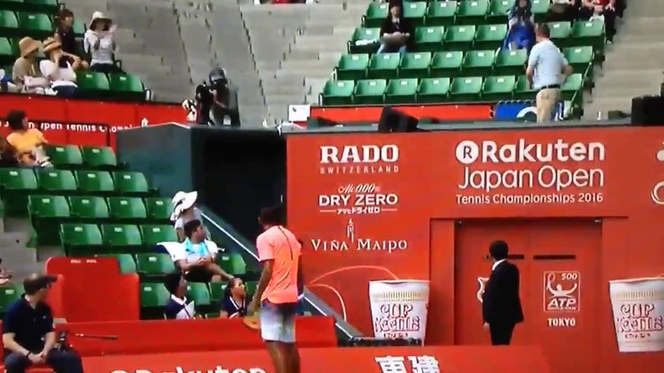 Avustralyalı tenis yıldızının alkışlanan şefkati