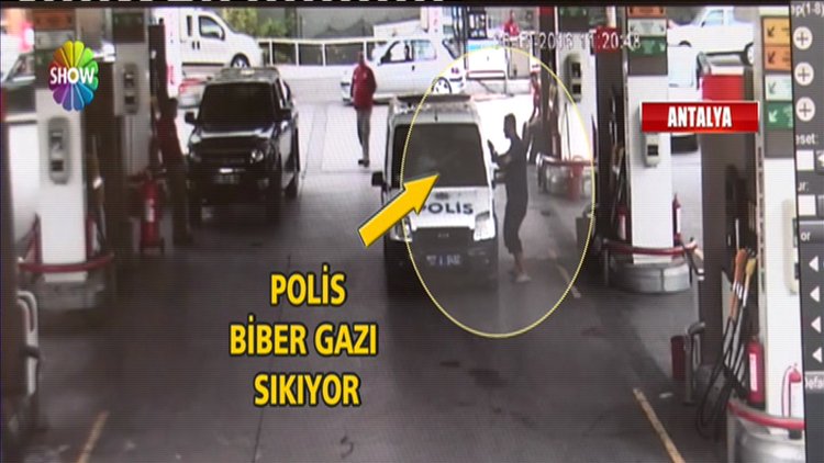 Antalya'da bir şahıs polisin yüzüne tiner döktü!