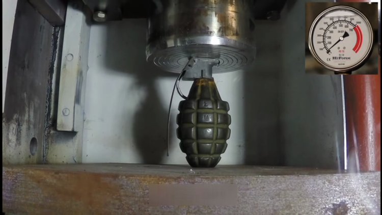 El bombasını preslediler!