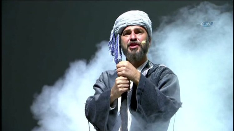 Kongre'de Engin Altan Düzyatan gösterisi