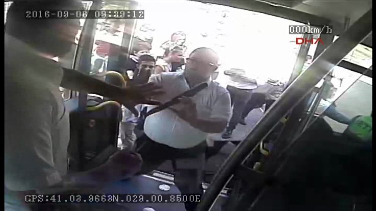 METROBÜSTEKİ BIÇAKLI KAVGA