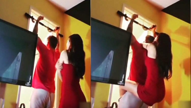 Mini elbisesiyle atlayınca...