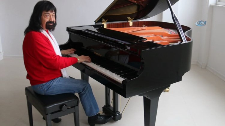 Ermeni sanatçıdan 15 Temmuz Marşı