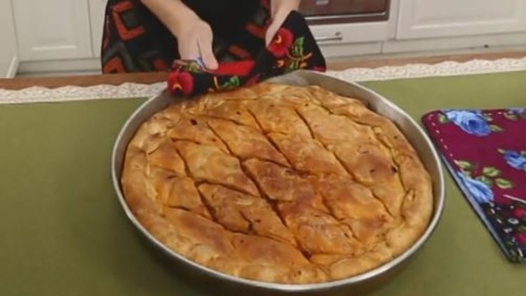 'Soğanlı Anne Böreği' Tarifi