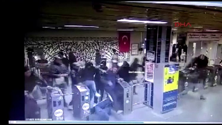 Napoli taraftarlarının çıkarttığı olaylar kamerada