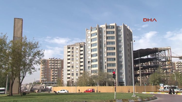İkiz kuleler uçuş güvenliği sebebiyle tıraşlandı