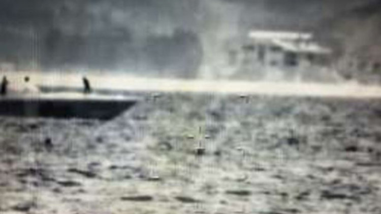 Kuşadası'nda göçmen botu battı