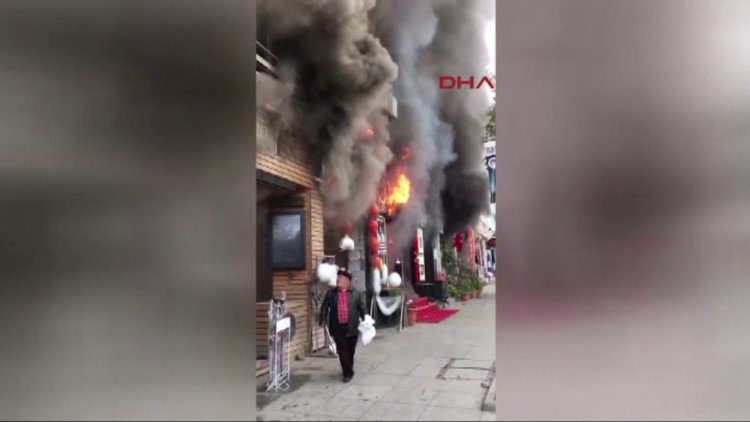 Bağdat Caddesi'nde türkü barda yangın