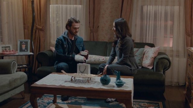 Mert'ten Eylem'e anlamlı hediye!