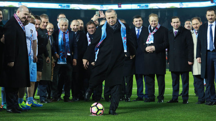 Cumhurbaşkanı Erdoğan filelere top atışı yaptı