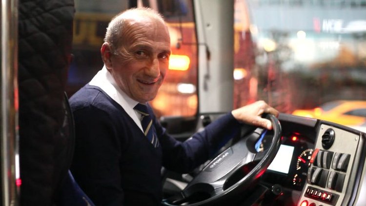 Yolcuların gözbebeği İETT şoförü