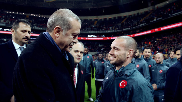 Wesley Sneijder: Hep bir Türk gibi hissedeceğim