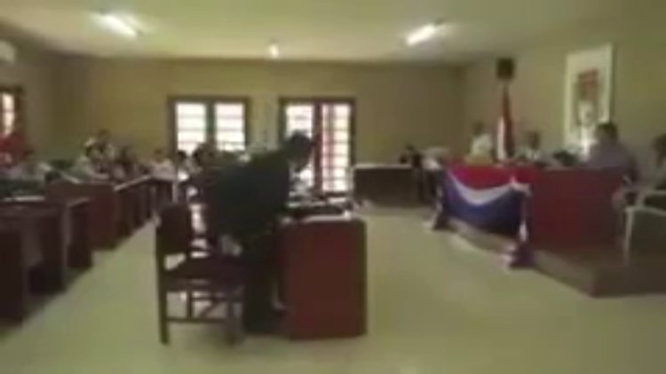 Devlet başkanı porno izlerken yakalandı!