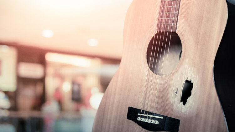 Gitar bu şeklini tesadüfen almadı