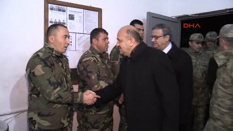 Bakan Fikri Işık, Namaz Dağı'nda görev yapan askerleri ziyaret etti