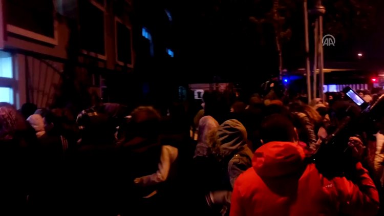 Fatih'te öğrenci yurdunda yangın