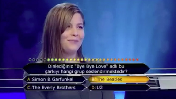 En sevdiği şarkıyı kimin söylediğini bilemedi üstüne küfür etti!