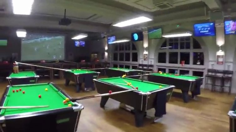 Bilardo masalarında golf şovu