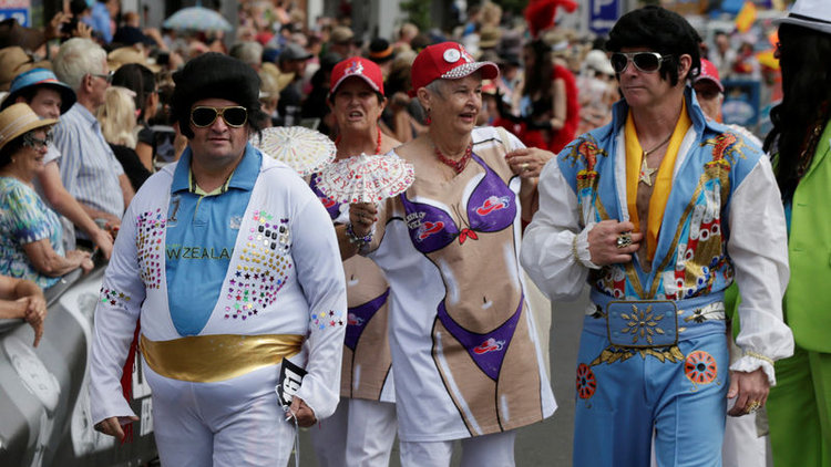 Binlerce kişi Elvis oldu