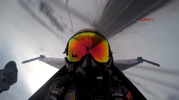 Solo Türk mesajını kokpitten verdi!