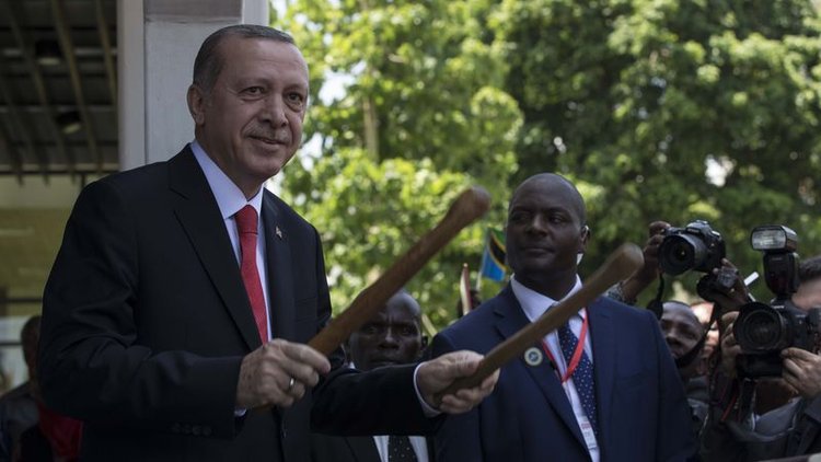 Cumhurbaşkanı Erdoğan, Afrika davulu çaldı