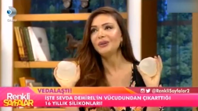 Sevda Demirel canlı yayında silikonlarını gösterdi