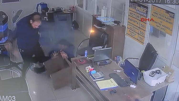 Cebindeki elektronik sigara patladı