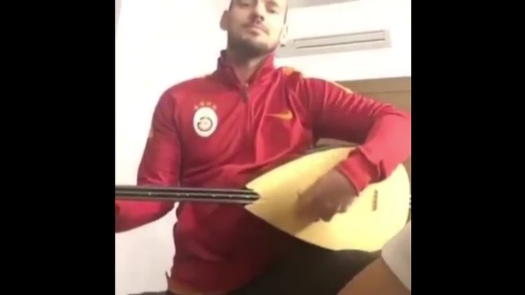 Sneijder bağlama çaldı