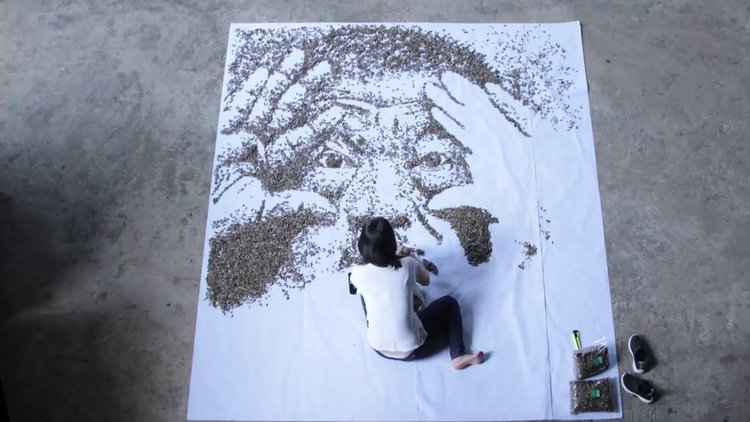 Çekirdekten sanat yaptı