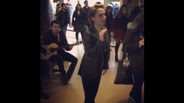 Sertab Erener vapurda şarkı söyledi