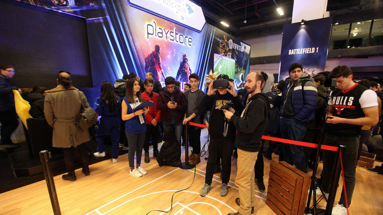 Onlar canlı oyun anlatıcıları!