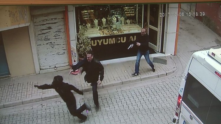 Kuyumcu hırsızı böyle kovaladı