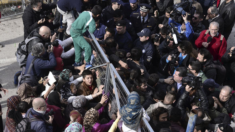 Mülteci kampında protesto