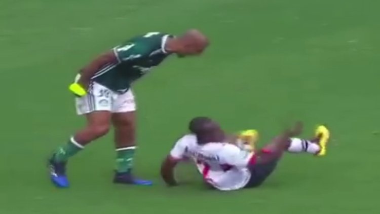 Melo gol atmış gibi sevindi