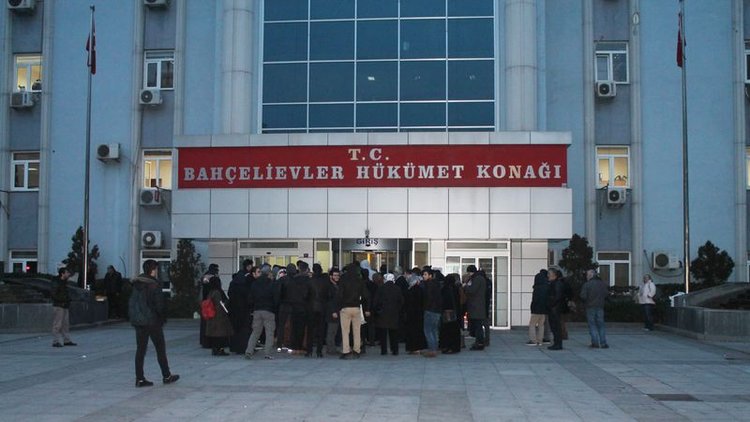 Geceden sıraya girdiler